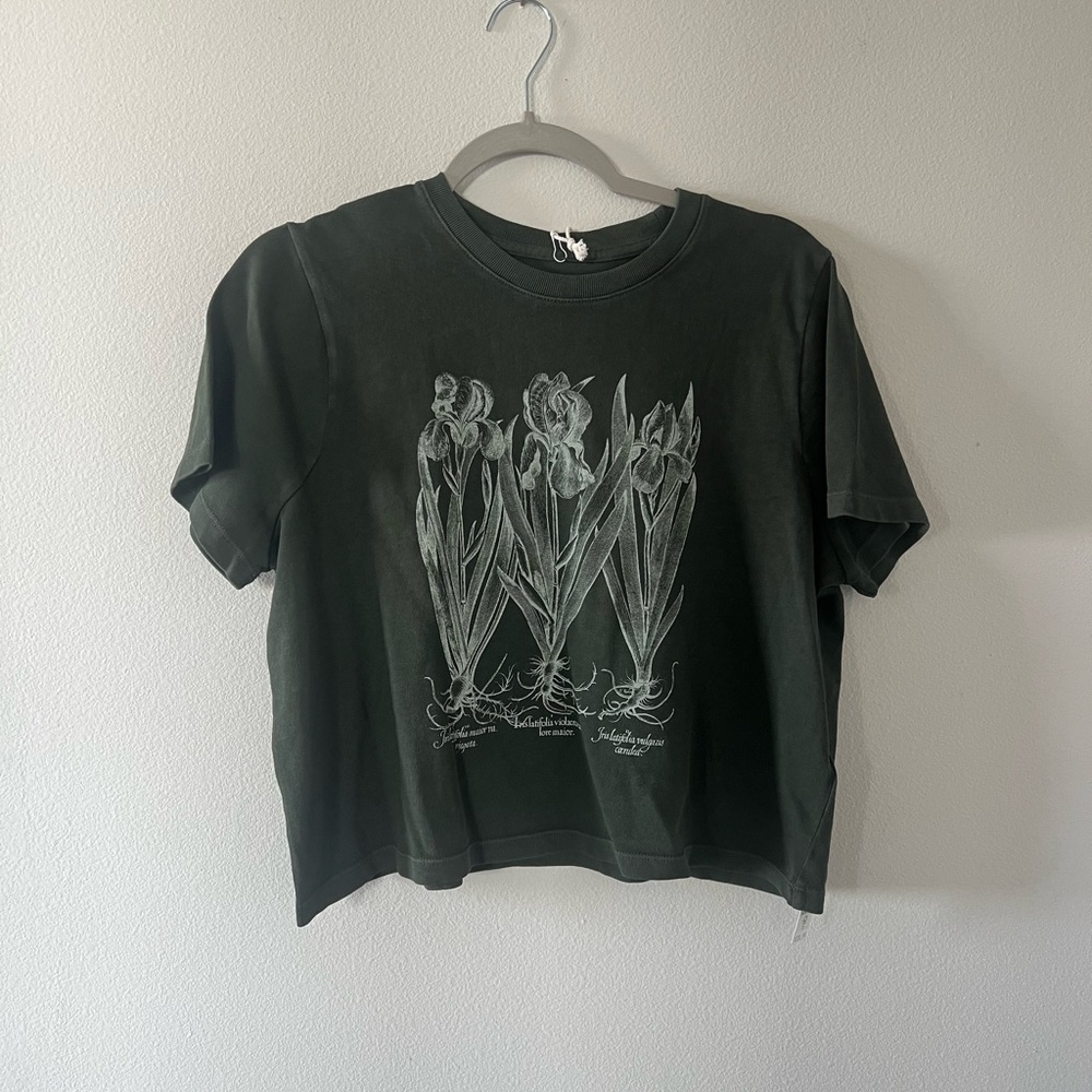 Madewell x NYBG Graphic Softfade Cotton Boxy-Crop Tee
NWT medium